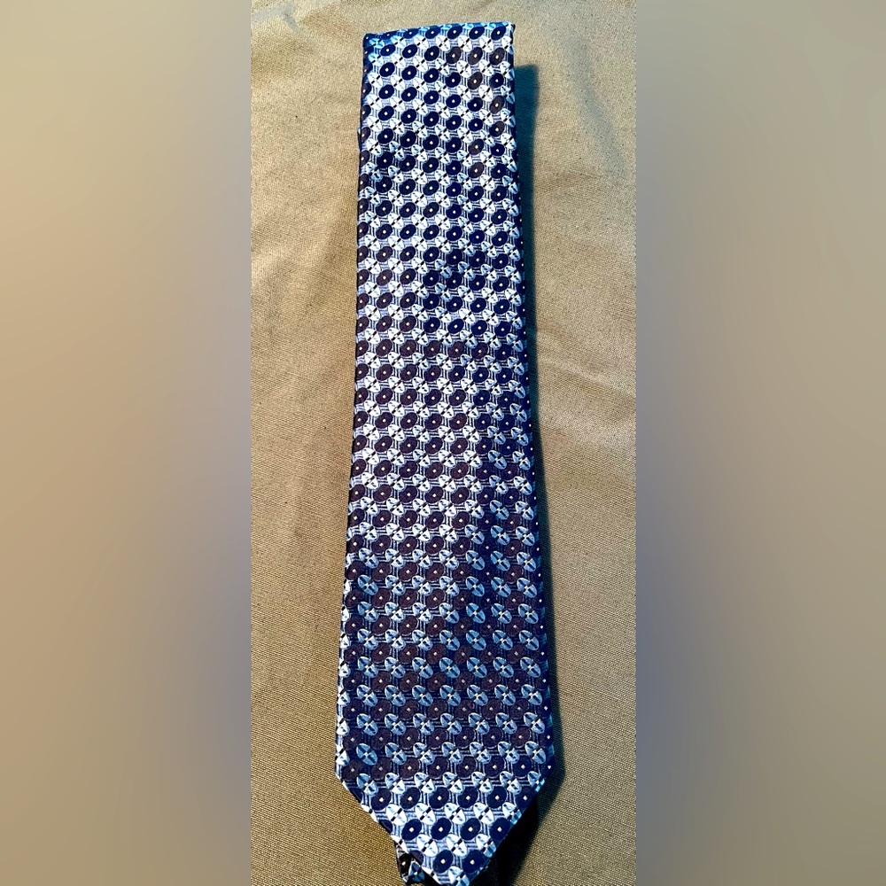 Ike Behar 100% silk tie